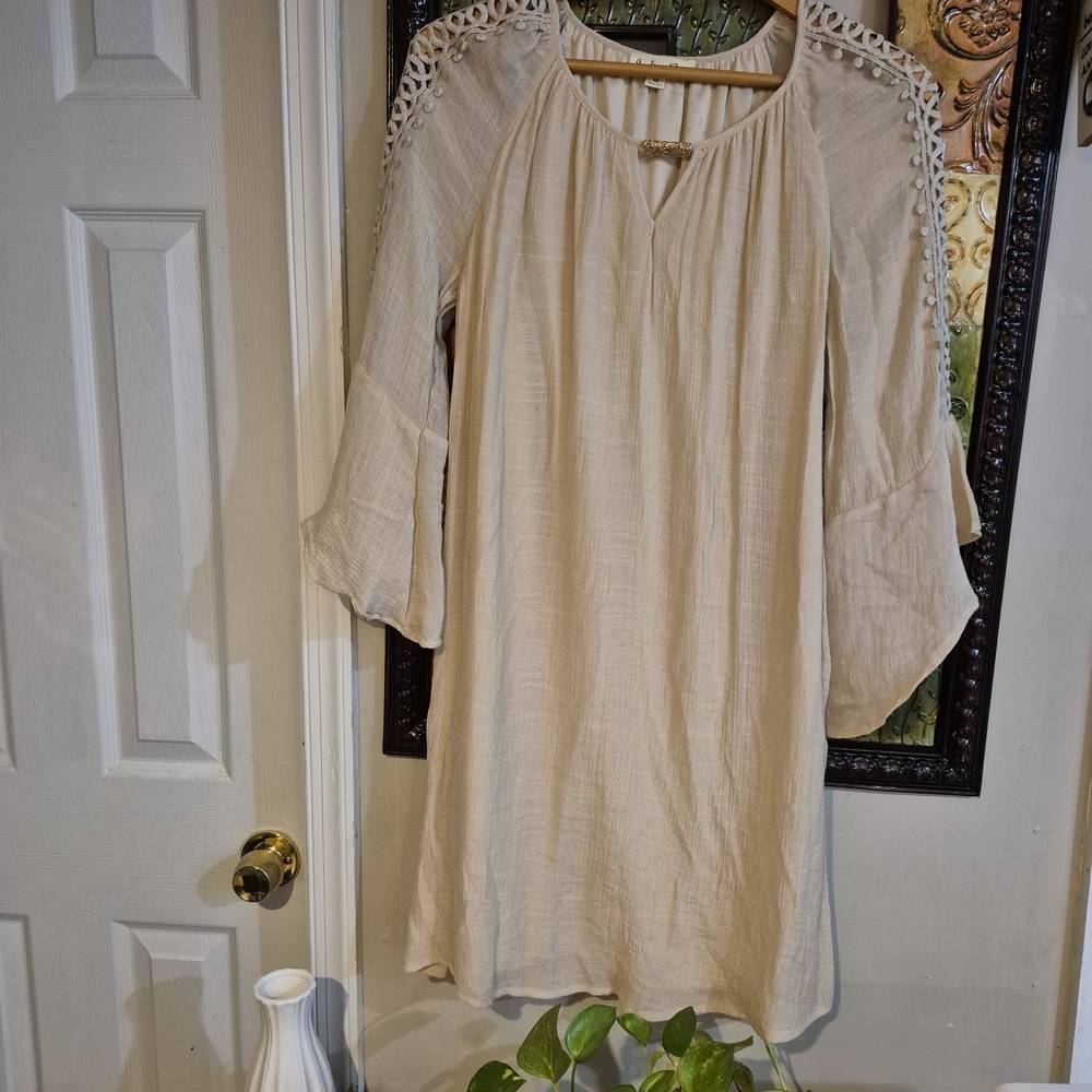 Chic Beige Women's Tunic with Lace Detail